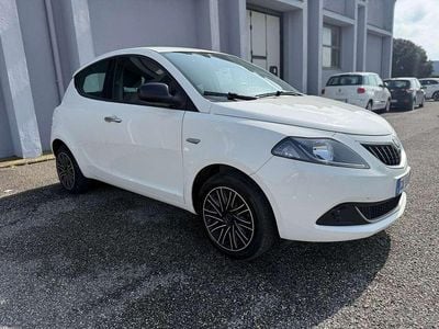 Usata Lancia Ypsilon Gold 69 CV (50 kW) 2022 Bianco pastello Utilitaria