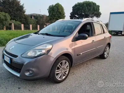 Usata Renault Clio 103 CV (75 kW) 2011 Grigio Station wagon