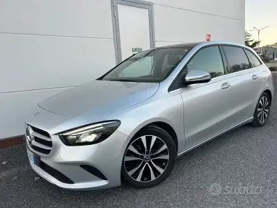 Usata Mercedes A180 Business 136 CV (100 kW) 2021 Grigio Monovolume