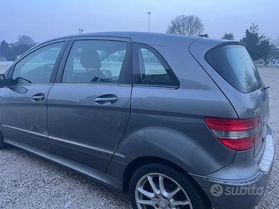 Käytetty Mercedes B180 109 HP (80 kW) 2009 Harmaa Tila-auto