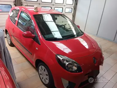 Usado Renault Twingo 58 CV (42 kW) 2009 Rojo Utilitario