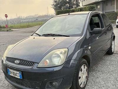 Usata Ford Fiesta Titanium 75 CV (55 kW) 2008 Grigio Utilitaria