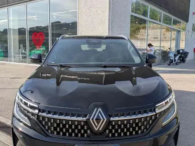 Usata Renault Austral Iconic 131 CV (96 kW) 2023 Nero SUV