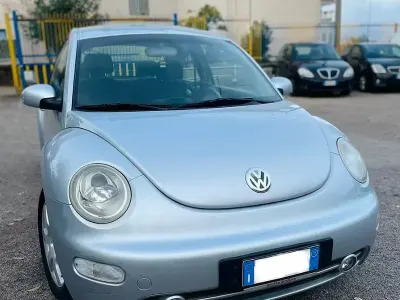 Usata VW New Beetle 105 CV (77 kW) 2006 Grigio Utilitaria