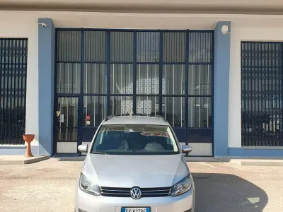 Begagnad VW Touran Comfortline 105 HK (77 kW) 2011 Silver Minibuss