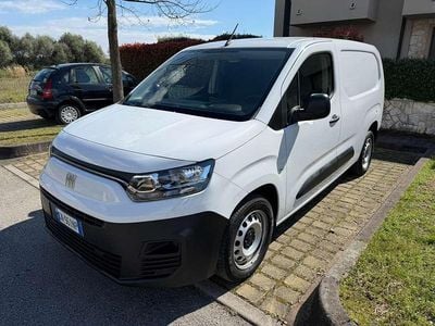 Begagnad Fiat Doblò 105 HK (77 kW) 2023 Vit Minibuss