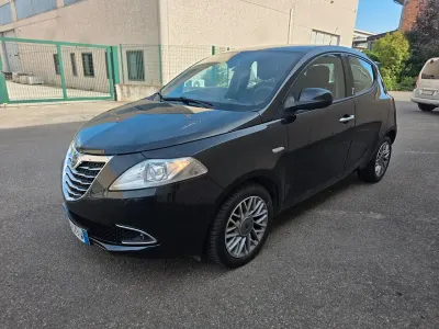 Usata Lancia Ypsilon Silver 95 CV (69 kW) 2011 Nero Utilitaria