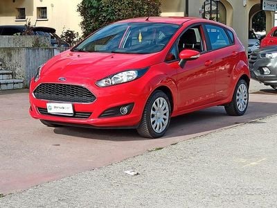 Usata Ford Fiesta Titanium 95 CV (69 kW) 2017 Rosso Utilitaria