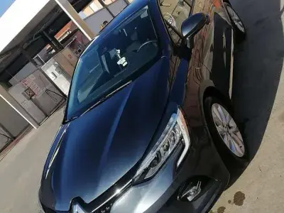 Usata Renault Clio V Zen 101 CV (74 kW) 2020 Grigio Berlina