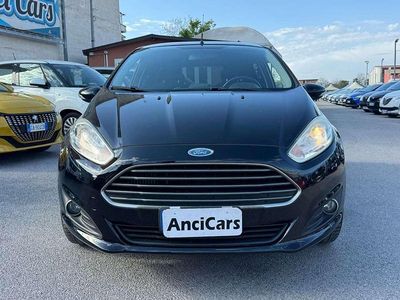 Usata Ford Fiesta Titanium 75 CV (55 kW) 2016 Blu/azzurro Utilitaria