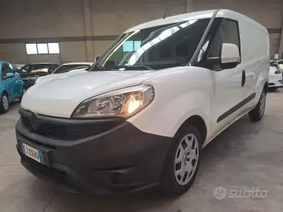 Usata Fiat Doblò 105 CV (77 kW) 2017 Bianco Monovolume