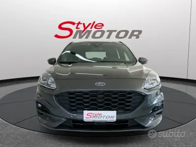 Usado Ford Kuga ST-Line 120 CV (88 kW) 2023 Gris SUV
