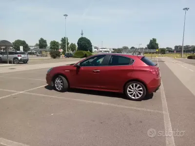 Usata Alfa Romeo Giulietta 170 CV (125 kW) 2011 Rosso Utilitaria