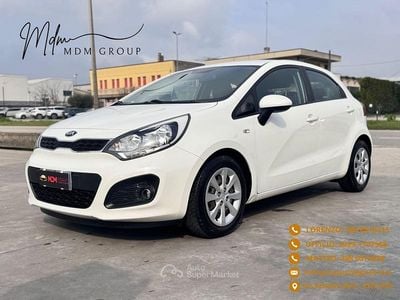 Begagnad Kia Rio 84 HK (61 kW) 2015 Vit Sedan