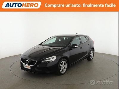 Usata Volvo V40 Kinetic 122 CV (89 kW) 2018 Nero Berlina