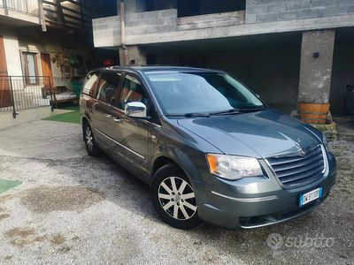 Usata Chrysler Grand Voyager 163 CV (119 kW) 2009 Grigio Monovolume