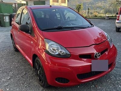 Usata Toyota Aygo 68 CV (50 kW) 2011 Rosso Utilitaria