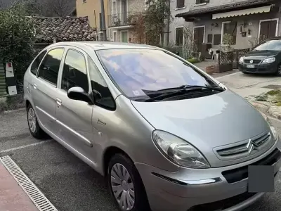 Usata Citroën Xsara Picasso 95 CV (69 kW) 2004 Grigio Monovolume
