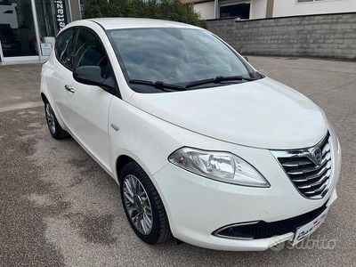 Usata Lancia Ypsilon Gold 95 CV (69 kW) 2013 Bianco Utilitaria