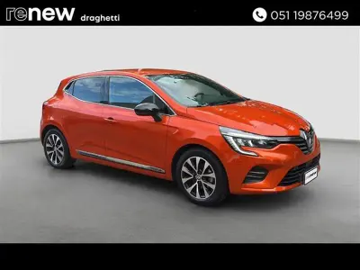 Usata Renault Clio Techno 145 CV (106 kW) 2023 Arancione Utilitaria