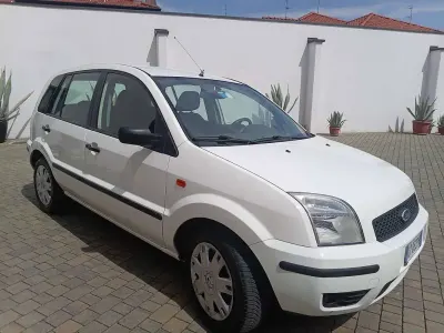 Usata Ford Fusion 101 CV (74 kW) 2005 Bianco Utilitaria