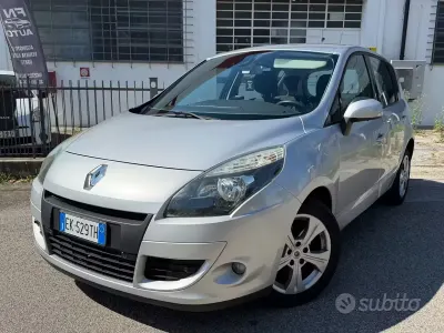 Usata Renault Scénic III 110 CV (80 kW) 2012 Grigio Monovolume