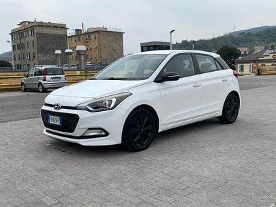 Usata Hyundai i20 82 CV (60 kW) 2016 Bianco Berlina