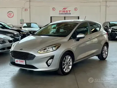 Usata Ford Fiesta 86 CV (63 kW) 2017 Grigio Utilitaria