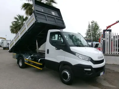 Usata Iveco Daily 145 CV (106 kW) 2015 Bianco