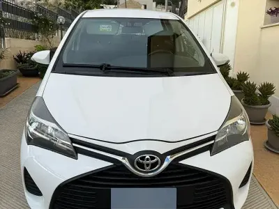 Usata Toyota Yaris 90 CV (66 kW) 2017 Bianco Berlina