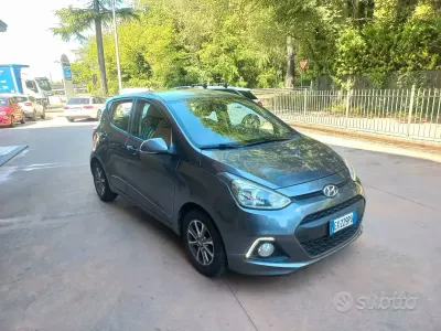 Begagnad Hyundai i10 Comfort 66 HK (48 kW) 2015 Grå Halvkombi