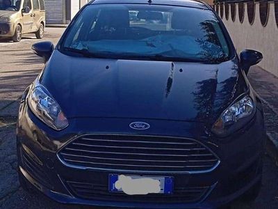Usata Ford Fiesta 75 CV (55 kW) 2015 Grigio Berlina