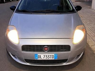 Usata Fiat Grande Punto 90 CV (66 kW) 2007 Grigio Utilitaria