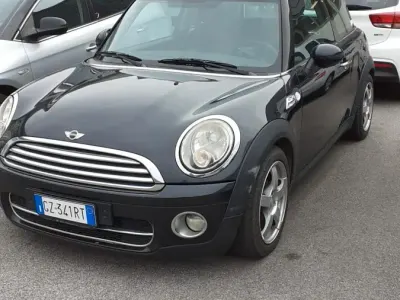 Usata Mini Cooper D 108 CV (79 kW) 2007 Nero Utilitaria