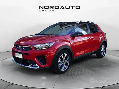 Usata Kia Stonic GT-Line 120 CV (88 kW) 2023 Rosso SUV
