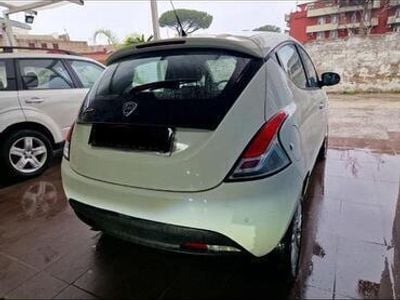 Usata Lancia Ypsilon 85 CV (62 kW) 2013 Bianco Utilitaria