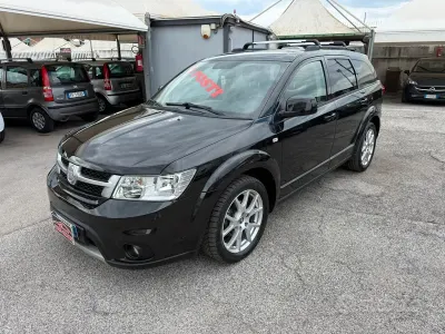 Käytetty Fiat Freemont 140 HP (102 kW) 2011 Musta Katumaasturi