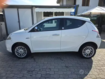 Usata Lancia Ypsilon 85 CV (62 kW) 2013 Bianco Utilitaria