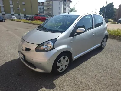 Usata Toyota Aygo 68 CV (50 kW) 2008 Argento Utilitaria