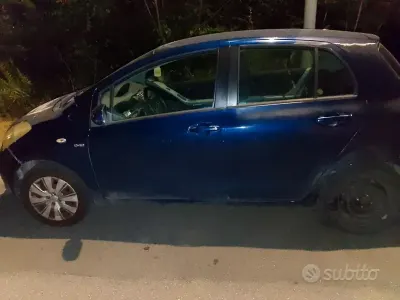 Usata Toyota Yaris 90 CV (66 kW) 2006 Nero Berlina
