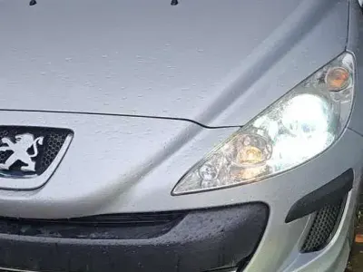 Usata Peugeot 308 120 CV (88 kW) 2011 Argento Berlina