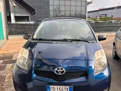 Usata Toyota Yaris 69 CV (50 kW) 2010 Bluazzurro Utilitaria