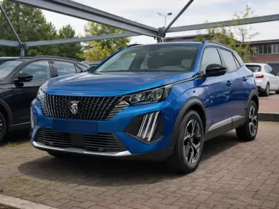 Usata Peugeot 2008 Allure 101 CV (74 kW) 2025 Bianco SUV