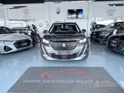 Usata Peugeot 2008 Active 110 CV (80 kW) 2021 Grigio SUV