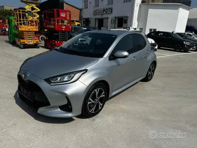 Usata Toyota Yaris Hybrid Trend 92 CV (67 kW) 2024 Grigio Berlina