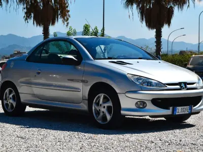 Usata Peugeot 206 CC 109 CV (80 kW) 2004 Argento Cabrio