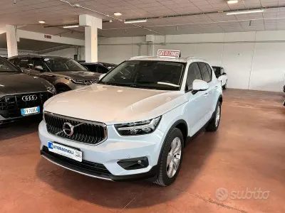 Usata Volvo XC40 Momentum 150 CV (110 kW) 2020 Grigio SUV