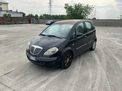 Usata Lancia Musa 95 CV (69 kW) 2004 Marrone Monovolume