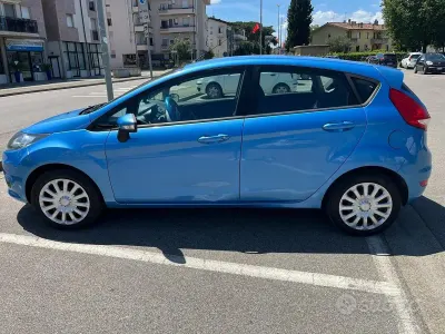 Usata Ford Fiesta 60 CV (44 kW) 2010 Blu Berlina