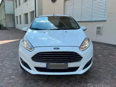 Usata Ford Fiesta 80 CV (58 kW) 2017 Bianco Utilitaria